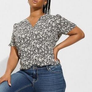 Torrid NWT Harper Georgette Ruched‎ ShortSleeve Blouse Rorschach Floral Size 5X